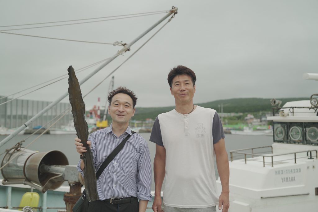 （左）弊社社長志村、（右）昆布漁師 小坂善一さん